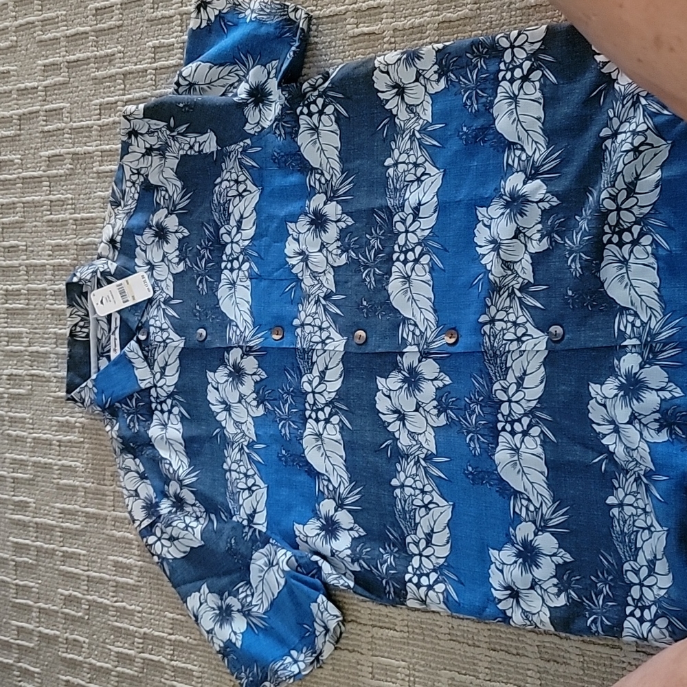NEW TOMMY BAHAMA top.  Size M.